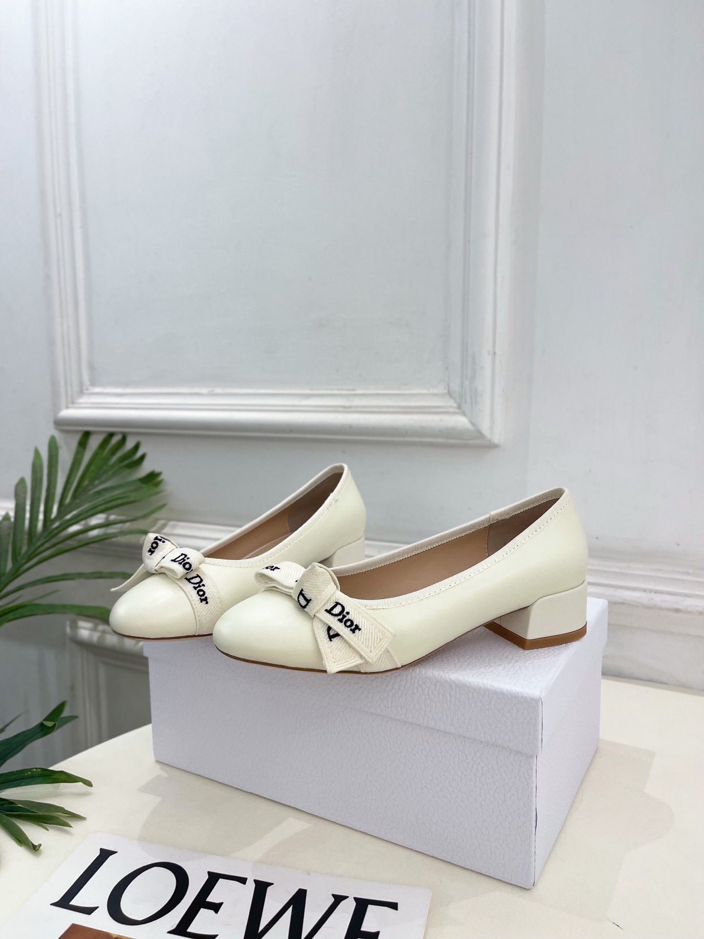 Dior | 迪奥 26𝐬𝐬 🧡💚2026春夏新品 顶级版本⚠️ 专柜主打新款 J'Adior 字母饰带蝴蝶结粗跟 Dior | 迪奥 26𝐬𝐬 🧡💚2026春夏新品 顶级版本⚠️ 专柜主打新款 J'Adior 字母饰带蝴蝶结粗跟