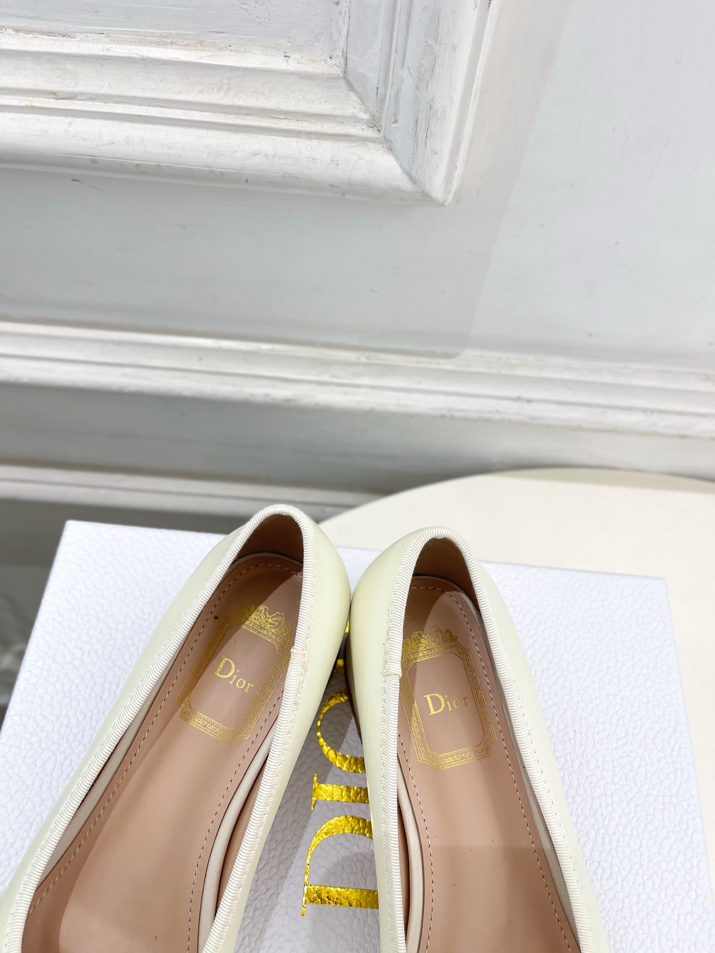 Dior | 迪奥 26𝐬𝐬 🧡💚2026春夏新品 顶级版本⚠️ 专柜主打新款 J'Adior 字母饰带蝴蝶结粗跟 Dior | 迪奥 26𝐬𝐬 🧡💚2026春夏新品 顶级版本⚠️ 专柜主打新款 J'Adior 字母饰带蝴蝶结粗跟