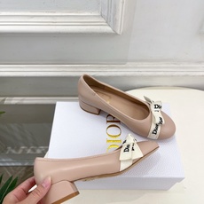 Dior | 迪奥 26𝐬𝐬 🧡💚2026春夏新品 顶级版本⚠️ 专柜主打新款 J'Adior 字母饰带蝴蝶结粗跟 Dior | 迪奥 26𝐬𝐬 🧡💚2026春夏新品 顶级版本⚠️ 专柜主打新款 J'Adior 字母饰带蝴蝶结粗跟