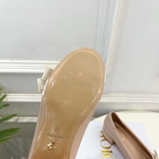 Dior | 迪奥 26𝐬𝐬 🧡💚2026春夏新品 顶级版本⚠️ 专柜主打新款 J'Adior 字母饰带蝴蝶结粗跟 Dior | 迪奥 26𝐬𝐬 🧡💚2026春夏新品 顶级版本⚠️ 专柜主打新款 J'Adior 字母饰带蝴蝶结粗跟