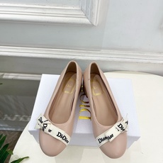Dior | 迪奥 26𝐬𝐬 🧡💚2026春夏新品 顶级版本⚠️ 专柜主打新款 J'Adior 字母饰带蝴蝶结粗跟 Dior | 迪奥 26𝐬𝐬 🧡💚2026春夏新品 顶级版本⚠️ 专柜主打新款 J'Adior 字母饰带蝴蝶结粗跟