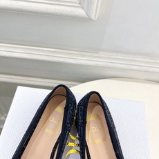 Dior | 迪奥 26𝐬𝐬 🧡💚2026春夏新品 顶级版本⚠️ 专柜主打新款 J'Adior 字母饰带蝴蝶结粗跟 Dior | 迪奥 26𝐬𝐬 🧡💚2026春夏新品 顶级版本⚠️ 专柜主打新款 J'Adior 字母饰带蝴蝶结粗跟
