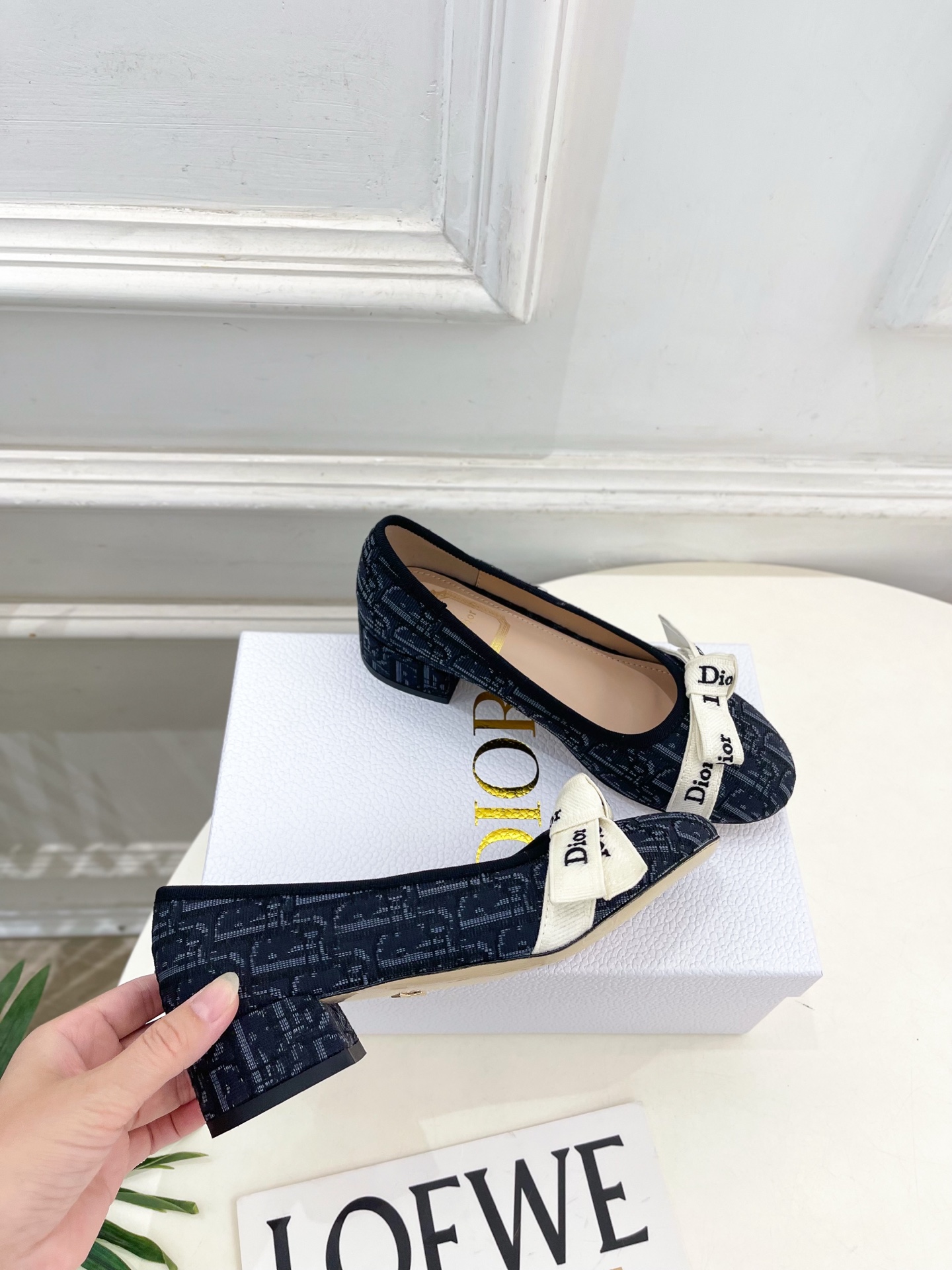 Dior | 迪奥 26𝐬𝐬 🧡💚2026春夏新品 顶级版本⚠️ 专柜主打新款 J'Adior 字母饰带蝴蝶结粗跟 Dior | 迪奥 26𝐬𝐬 🧡💚2026春夏新品 顶级版本⚠️ 专柜主打新款 J'Adior 字母饰带蝴蝶结粗跟