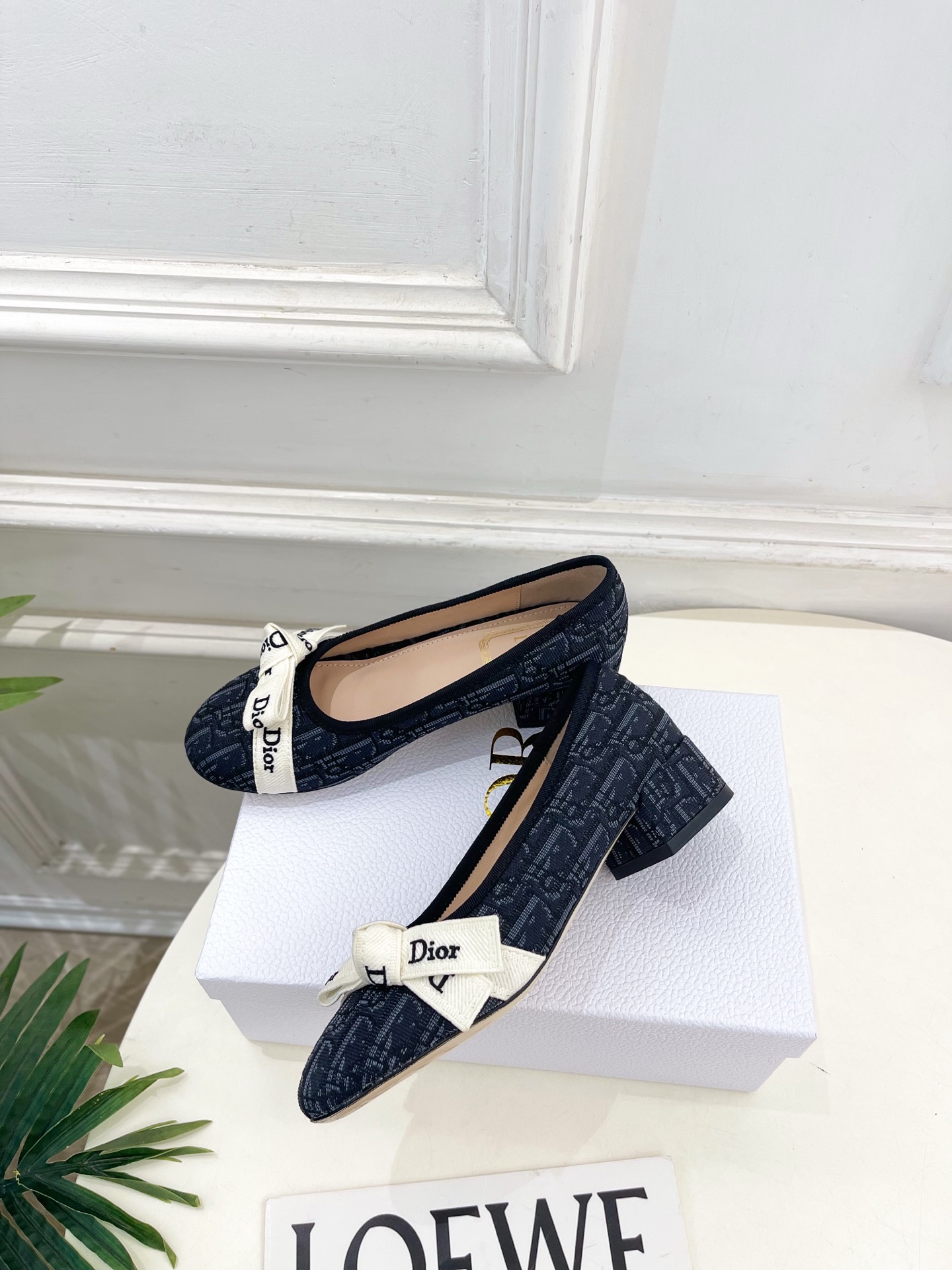 Dior | 迪奥 26𝐬𝐬 🧡💚2026春夏新品 顶级版本⚠️ 专柜主打新款 J'Adior 字母饰带蝴蝶结粗跟 Dior | 迪奥 26𝐬𝐬 🧡💚2026春夏新品 顶级版本⚠️ 专柜主打新款 J'Adior 字母饰带蝴蝶结粗跟