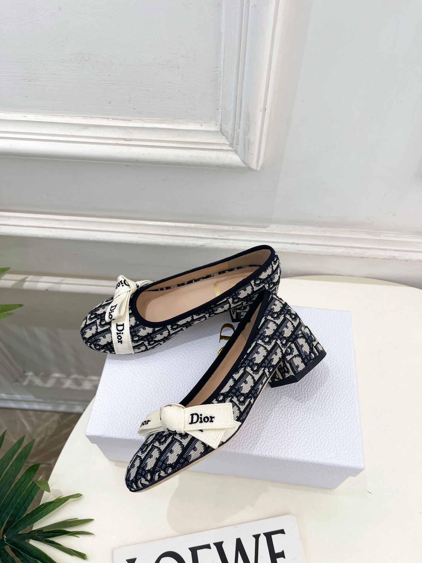Dior | 迪奥 26𝐬𝐬 🧡💚2026春夏新品 顶级版本⚠️ 专柜主打新款 J'Adior 字母饰带蝴蝶结粗跟 Dior | 迪奥 26𝐬𝐬 🧡💚2026春夏新品 顶级版本⚠️ 专柜主打新款 J'Adior 字母饰带蝴蝶结粗跟