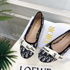 Dior | 迪奥 26𝐬𝐬 🧡💚2026春夏新品 顶级版本⚠️ 专柜主打新款 J'Adior 字母饰带蝴蝶结粗跟 Dior | 迪奥 26𝐬𝐬 🧡💚2026春夏新品 顶级版本⚠️ 专柜主打新款 J'Adior 字母饰带蝴蝶结粗跟