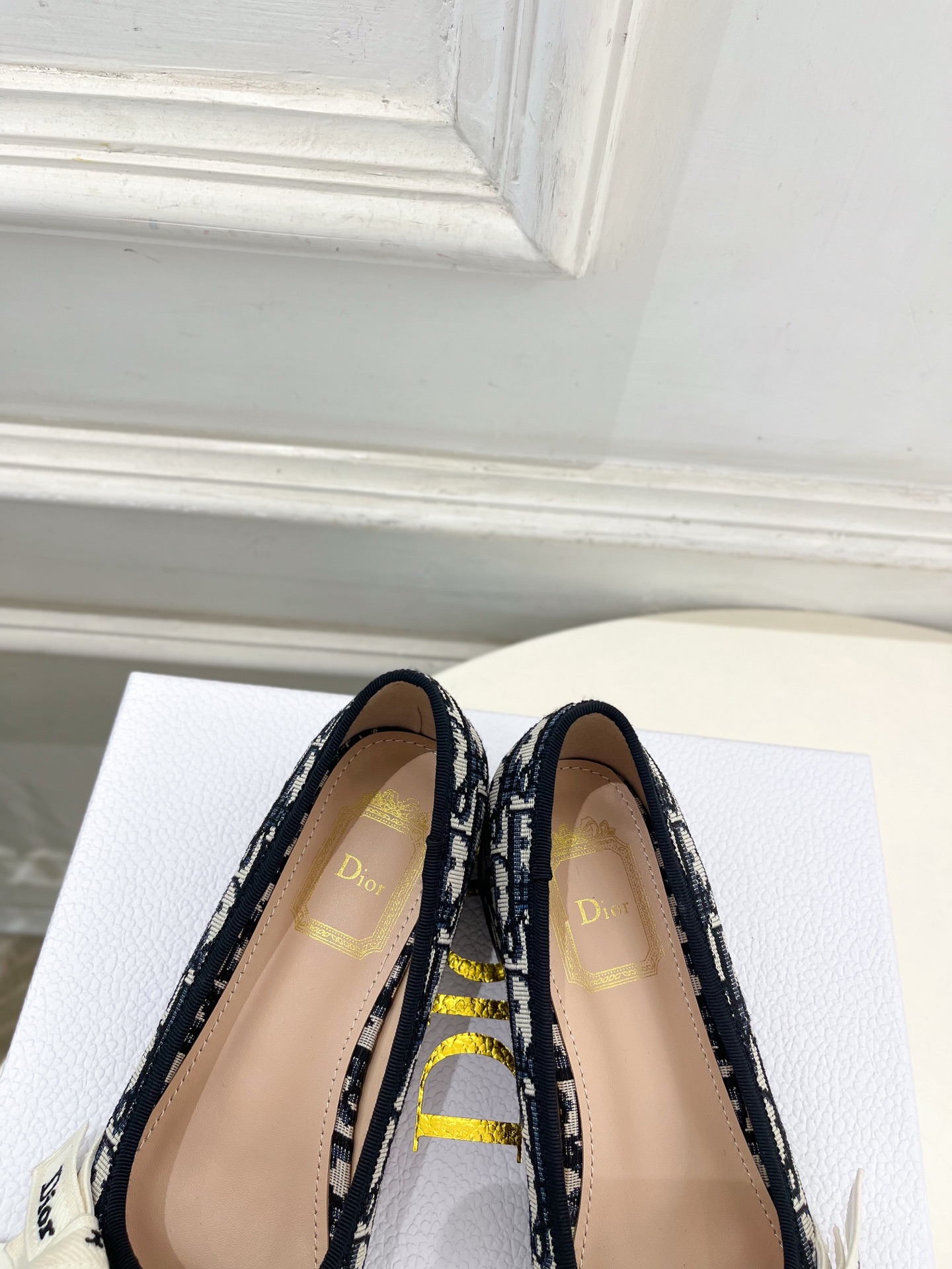 Dior | 迪奥 26𝐬𝐬 🧡💚2026春夏新品 顶级版本⚠️ 专柜主打新款 J'Adior 字母饰带蝴蝶结粗跟 Dior | 迪奥 26𝐬𝐬 🧡💚2026春夏新品 顶级版本⚠️ 专柜主打新款 J'Adior 字母饰带蝴蝶结粗跟