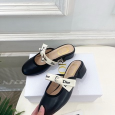 Dior | 迪奥 26𝐬𝐬 🧡💚2026春夏新品 顶级版本⚠️ 专柜主打新款 J'Adior 字母饰带蝴蝶结粗跟 Dior | 迪奥 26𝐬𝐬 🧡💚2026春夏新品 顶级版本⚠️ 专柜主打新款 J'Adior 字母饰带蝴蝶结粗跟