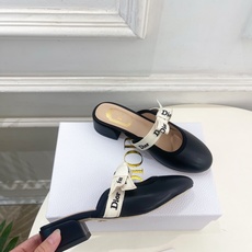 Dior | 迪奥 26𝐬𝐬 🧡💚2026春夏新品 顶级版本⚠️ 专柜主打新款 J'Adior 字母饰带蝴蝶结粗跟 Dior | 迪奥 26𝐬𝐬 🧡💚2026春夏新品 顶级版本⚠️ 专柜主打新款 J'Adior 字母饰带蝴蝶结粗跟
