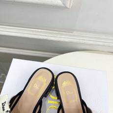Dior | 迪奥 26𝐬𝐬 🧡💚2026春夏新品 顶级版本⚠️ 专柜主打新款 J'Adior 字母饰带蝴蝶结粗跟 Dior | 迪奥 26𝐬𝐬 🧡💚2026春夏新品 顶级版本⚠️ 专柜主打新款 J'Adior 字母饰带蝴蝶结粗跟