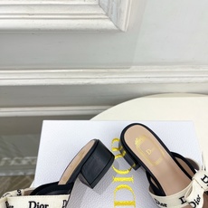 Dior | 迪奥 26𝐬𝐬 🧡💚2026春夏新品 顶级版本⚠️ 专柜主打新款 J'Adior 字母饰带蝴蝶结粗跟 Dior | 迪奥 26𝐬𝐬 🧡💚2026春夏新品 顶级版本⚠️ 专柜主打新款 J'Adior 字母饰带蝴蝶结粗跟
