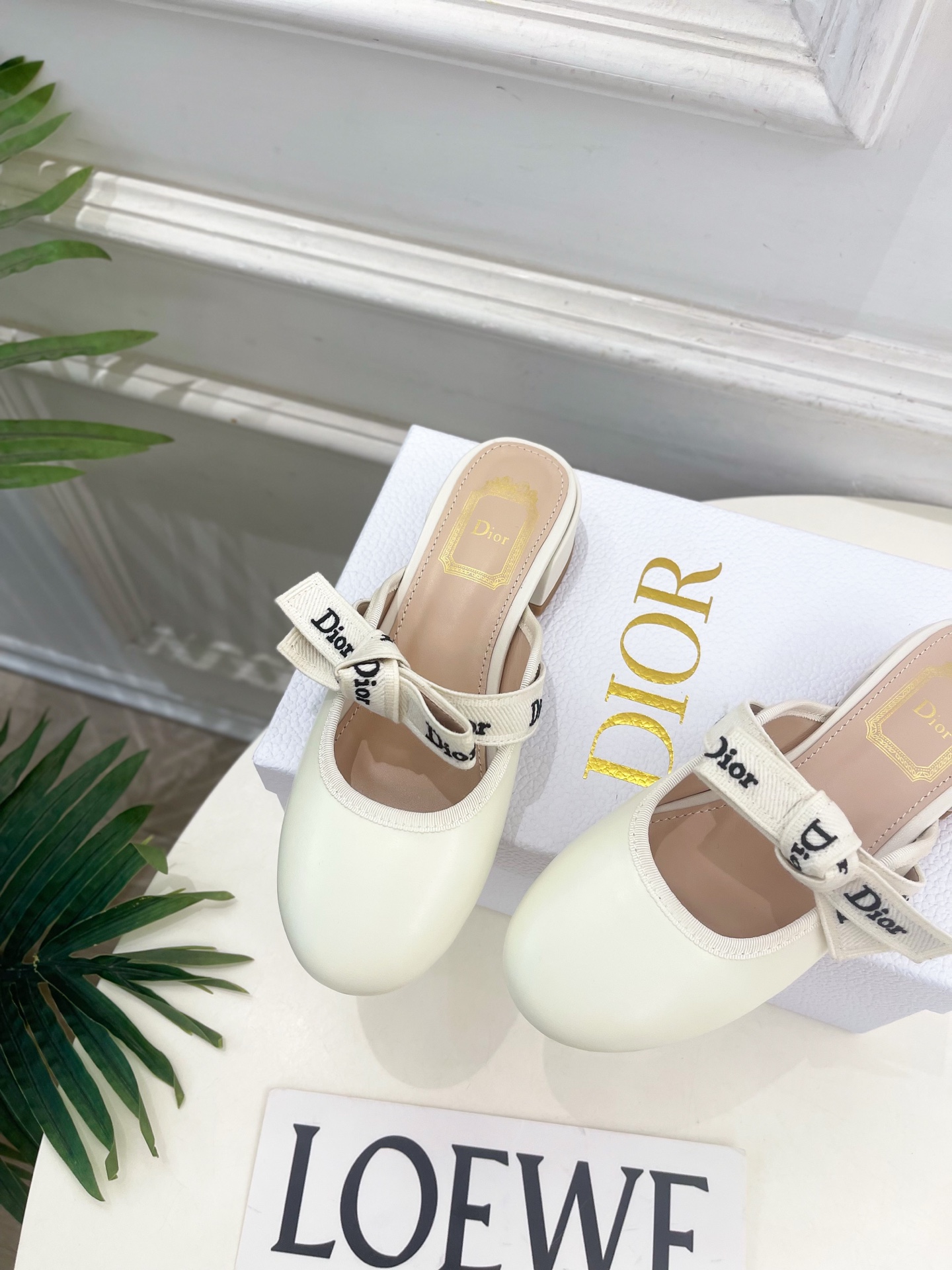 Dior | 迪奥 26𝐬𝐬 🧡💚2026春夏新品 顶级版本⚠️ 专柜主打新款 J'Adior 字母饰带蝴蝶结粗跟 Dior | 迪奥 26𝐬𝐬 🧡💚2026春夏新品 顶级版本⚠️ 专柜主打新款 J'Adior 字母饰带蝴蝶结粗跟