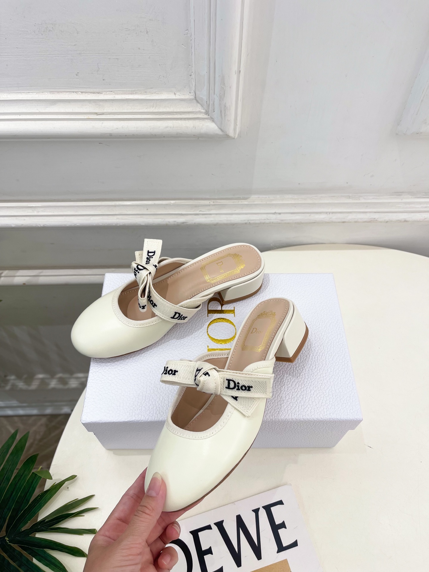 Dior | 迪奥 26𝐬𝐬 🧡💚2026春夏新品 顶级版本⚠️ 专柜主打新款 J'Adior 字母饰带蝴蝶结粗跟 Dior | 迪奥 26𝐬𝐬 🧡💚2026春夏新品 顶级版本⚠️ 专柜主打新款 J'Adior 字母饰带蝴蝶结粗跟