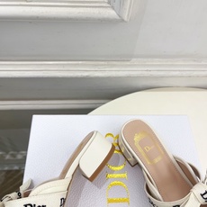 Dior | 迪奥 26𝐬𝐬 🧡💚2026春夏新品 顶级版本⚠️ 专柜主打新款 J'Adior 字母饰带蝴蝶结粗跟 Dior | 迪奥 26𝐬𝐬 🧡💚2026春夏新品 顶级版本⚠️ 专柜主打新款 J'Adior 字母饰带蝴蝶结粗跟