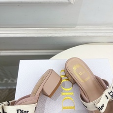 Dior | 迪奥 26𝐬𝐬 🧡💚2026春夏新品 顶级版本⚠️ 专柜主打新款 J'Adior 字母饰带蝴蝶结粗跟 Dior | 迪奥 26𝐬𝐬 🧡💚2026春夏新品 顶级版本⚠️ 专柜主打新款 J'Adior 字母饰带蝴蝶结粗跟