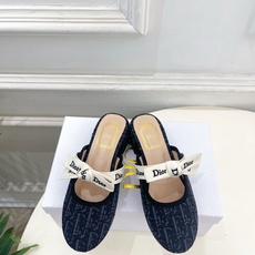 Dior | 迪奥 26𝐬𝐬 🧡💚2026春夏新品 顶级版本⚠️ 专柜主打新款 J'Adior 字母饰带蝴蝶结粗跟 Dior | 迪奥 26𝐬𝐬 🧡💚2026春夏新品 顶级版本⚠️ 专柜主打新款 J'Adior 字母饰带蝴蝶结粗跟
