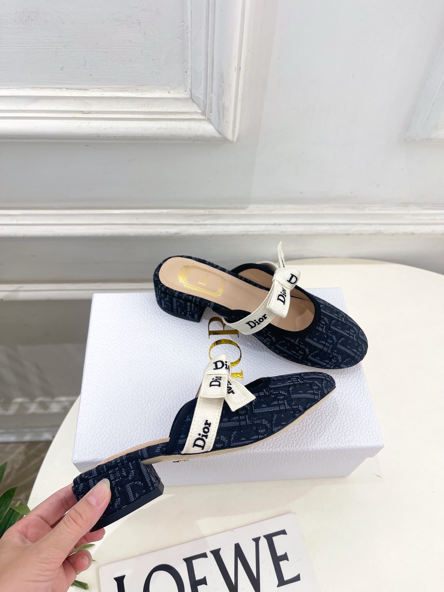 Dior | 迪奥 26𝐬𝐬 🧡💚2026春夏新品 顶级版本⚠️ 专柜主打新款 J'Adior 字母饰带蝴蝶结粗跟 Dior | 迪奥 26𝐬𝐬 🧡💚2026春夏新品 顶级版本⚠️ 专柜主打新款 J'Adior 字母饰带蝴蝶结粗跟