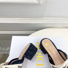 Dior | 迪奥 26𝐬𝐬 🧡💚2026春夏新品 顶级版本⚠️ 专柜主打新款 J'Adior 字母饰带蝴蝶结粗跟 Dior | 迪奥 26𝐬𝐬 🧡💚2026春夏新品 顶级版本⚠️ 专柜主打新款 J'Adior 字母饰带蝴蝶结粗跟