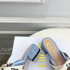 Dior | 迪奥 26𝐬𝐬 🧡💚2026春夏新品 顶级版本⚠️ 专柜主打新款 J'Adior 字母饰带蝴蝶结粗跟 Dior | 迪奥 26𝐬𝐬 🧡💚2026春夏新品 顶级版本⚠️ 专柜主打新款 J'Adior 字母饰带蝴蝶结粗跟