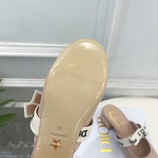 Dior | 迪奥 26𝐬𝐬 🧡💚2026春夏新品 顶级版本⚠️ 专柜主打新款 J'Adior 字母饰带蝴蝶结粗跟 Dior | 迪奥 26𝐬𝐬 🧡💚2026春夏新品 顶级版本⚠️ 专柜主打新款 J'Adior 字母饰带蝴蝶结粗跟