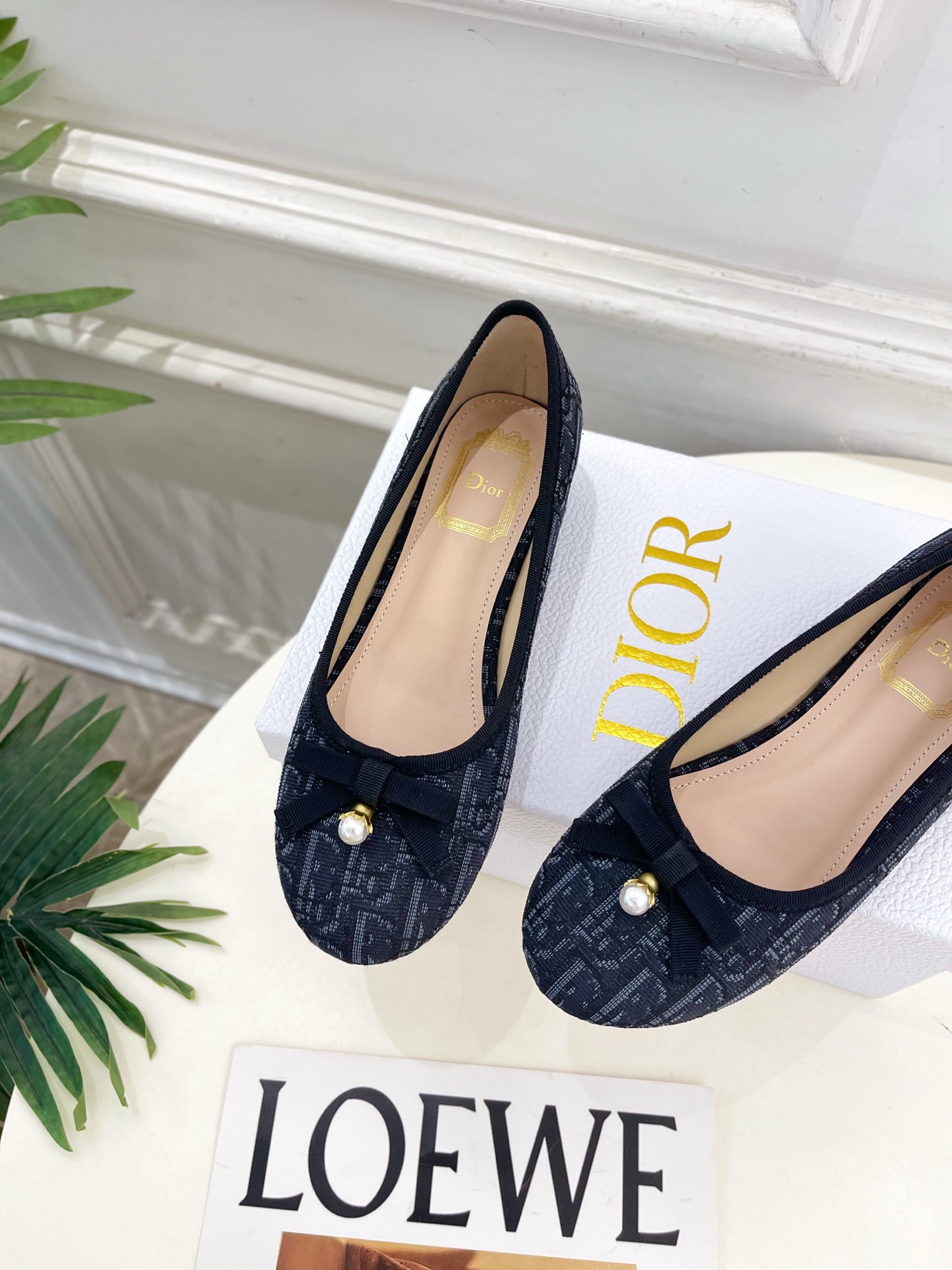 Dior | 迪奥 26𝐬𝐬 🧡💚2026春夏新品 顶级版本⚠️ 专柜主打新款 CD珍珠蝴蝶结圆头粗跟芭蕾舞鞋 硬 Dior | 迪奥 26𝐬𝐬 🧡💚2026春夏新品 顶级版本⚠️ 专柜主打新款 CD珍珠蝴蝶结圆头粗跟芭蕾舞鞋 硬