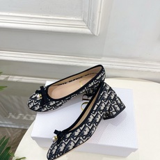 Dior | 迪奥 26𝐬𝐬 🧡💚2026春夏新品 顶级版本⚠️ 专柜主打新款 CD珍珠蝴蝶结圆头粗跟芭蕾舞鞋 硬 Dior | 迪奥 26𝐬𝐬 🧡💚2026春夏新品 顶级版本⚠️ 专柜主打新款 CD珍珠蝴蝶结圆头粗跟芭蕾舞鞋 硬