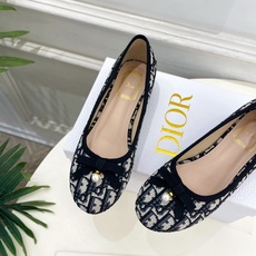Dior | 迪奥 26𝐬𝐬 🧡💚2026春夏新品 顶级版本⚠️ 专柜主打新款 CD珍珠蝴蝶结圆头粗跟芭蕾舞鞋 硬 Dior | 迪奥 26𝐬𝐬 🧡💚2026春夏新品 顶级版本⚠️ 专柜主打新款 CD珍珠蝴蝶结圆头粗跟芭蕾舞鞋 硬