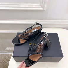 ALAÏA 阿莱亚26𝐬𝐬 2026春夏新品 秀场同款经典渔网粗跟夹脚凉鞋 ————————— Alaïa作为这两年 ALAÏA 阿莱亚26𝐬𝐬 2026春夏新品 秀场同款经典渔网粗跟夹脚凉鞋 ————————— Alaïa作为这两年