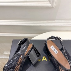 ALAÏA 阿莱亚26𝐬𝐬 2026春夏新品 秀场同款经典渔网粗跟夹脚凉鞋 ————————— Alaïa作为这两年 ALAÏA 阿莱亚26𝐬𝐬 2026春夏新品 秀场同款经典渔网粗跟夹脚凉鞋 ————————— Alaïa作为这两年