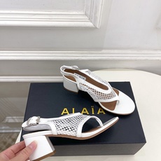 ALAÏA 阿莱亚26𝐬𝐬 2026春夏新品 秀场同款经典渔网粗跟夹脚凉鞋 ————————— Alaïa作为这两年 ALAÏA 阿莱亚26𝐬𝐬 2026春夏新品 秀场同款经典渔网粗跟夹脚凉鞋 ————————— Alaïa作为这两年
