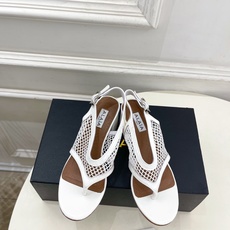 ALAÏA 阿莱亚26𝐬𝐬 2026春夏新品 秀场同款经典渔网粗跟夹脚凉鞋 ————————— Alaïa作为这两年 ALAÏA 阿莱亚26𝐬𝐬 2026春夏新品 秀场同款经典渔网粗跟夹脚凉鞋 ————————— Alaïa作为这两年