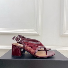 ALAÏA 阿莱亚26𝐬𝐬 2026春夏新品 秀场同款经典渔网粗跟夹脚凉鞋 ————————— Alaïa作为这两年 ALAÏA 阿莱亚26𝐬𝐬 2026春夏新品 秀场同款经典渔网粗跟夹脚凉鞋 ————————— Alaïa作为这两年