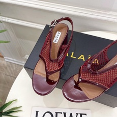 ALAÏA 阿莱亚26𝐬𝐬 2026春夏新品 秀场同款经典渔网粗跟夹脚凉鞋 ————————— Alaïa作为这两年 ALAÏA 阿莱亚26𝐬𝐬 2026春夏新品 秀场同款经典渔网粗跟夹脚凉鞋 ————————— Alaïa作为这两年