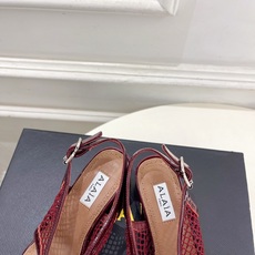 ALAÏA 阿莱亚26𝐬𝐬 2026春夏新品 秀场同款经典渔网粗跟夹脚凉鞋 ————————— Alaïa作为这两年 ALAÏA 阿莱亚26𝐬𝐬 2026春夏新品 秀场同款经典渔网粗跟夹脚凉鞋 ————————— Alaïa作为这两年