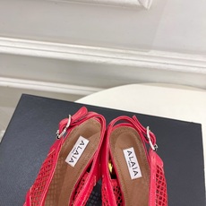 ALAÏA 阿莱亚26𝐬𝐬 2026春夏新品 秀场同款经典渔网粗跟夹脚凉鞋 ————————— Alaïa作为这两年 ALAÏA 阿莱亚26𝐬𝐬 2026春夏新品 秀场同款经典渔网粗跟夹脚凉鞋 ————————— Alaïa作为这两年