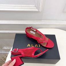 ALAÏA 阿莱亚26𝐬𝐬 2026春夏新品 秀场同款经典渔网粗跟夹脚凉鞋 ————————— Alaïa作为这两年 ALAÏA 阿莱亚26𝐬𝐬 2026春夏新品 秀场同款经典渔网粗跟夹脚凉鞋 ————————— Alaïa作为这两年
