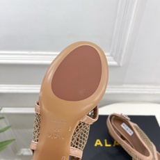 ALAÏA 阿莱亚26𝐬𝐬 2026春夏新品 秀场同款经典渔网粗跟夹脚凉鞋 ————————— Alaïa作为这两年 ALAÏA 阿莱亚26𝐬𝐬 2026春夏新品 秀场同款经典渔网粗跟夹脚凉鞋 ————————— Alaïa作为这两年