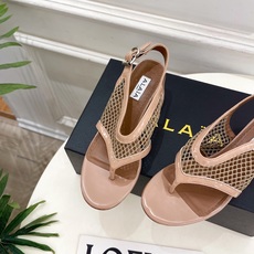 ALAÏA 阿莱亚26𝐬𝐬 2026春夏新品 秀场同款经典渔网粗跟夹脚凉鞋 ————————— Alaïa作为这两年 ALAÏA 阿莱亚26𝐬𝐬 2026春夏新品 秀场同款经典渔网粗跟夹脚凉鞋 ————————— Alaïa作为这两年