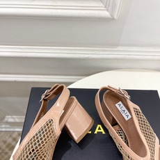 ALAÏA 阿莱亚26𝐬𝐬 2026春夏新品 秀场同款经典渔网粗跟夹脚凉鞋 ————————— Alaïa作为这两年 ALAÏA 阿莱亚26𝐬𝐬 2026春夏新品 秀场同款经典渔网粗跟夹脚凉鞋 ————————— Alaïa作为这两年