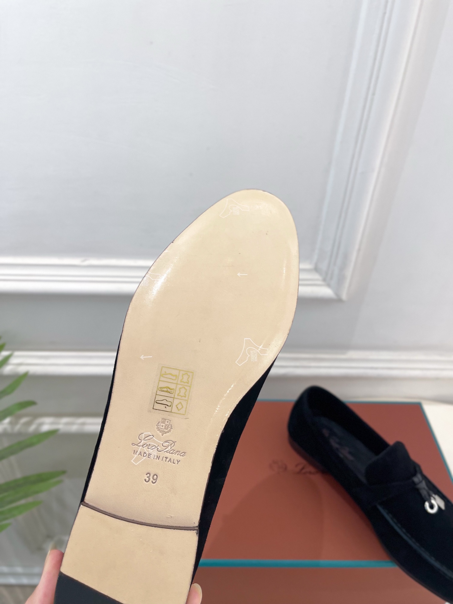 Loro Piana 乐悠翩雅 代购级别⚠️2026春夏新品 经典锁扣复古老钱风乐福鞋 ————————— LP是意大利 Loro Piana 乐悠翩雅 代购级别⚠️2026春夏新品 经典锁扣复古老钱风乐福鞋 ————————— LP是意大利