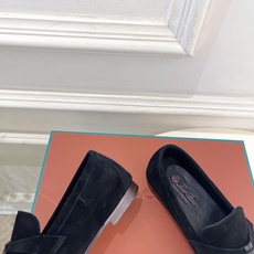 Loro Piana 乐悠翩雅 代购级别⚠️2026春夏新品 经典锁扣复古老钱风乐福鞋 ————————— LP是意大利 Loro Piana 乐悠翩雅 代购级别⚠️2026春夏新品 经典锁扣复古老钱风乐福鞋 ————————— LP是意大利