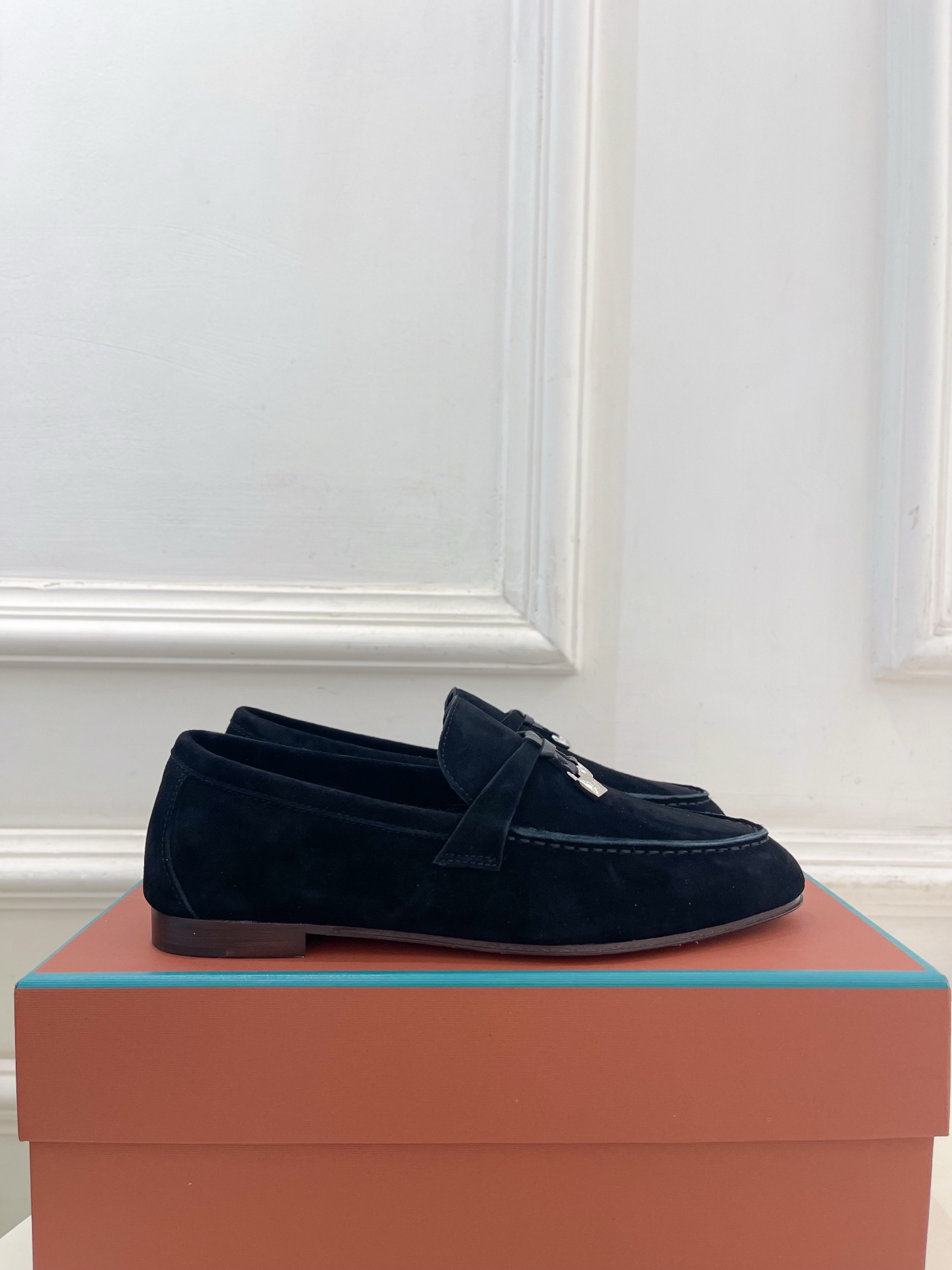 Loro Piana 乐悠翩雅 代购级别⚠️2026春夏新品 经典锁扣复古老钱风乐福鞋 ————————— LP是意大利 Loro Piana 乐悠翩雅 代购级别⚠️2026春夏新品 经典锁扣复古老钱风乐福鞋 ————————— LP是意大利