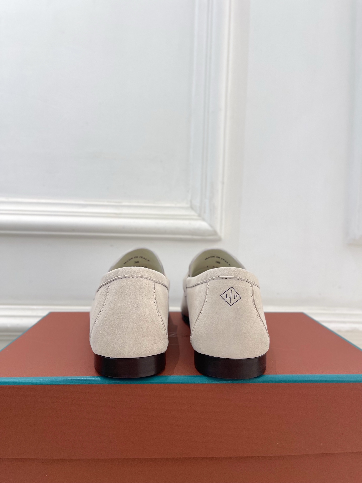 Loro Piana 乐悠翩雅 代购级别⚠️2026春夏新品 经典锁扣复古老钱风乐福鞋 ————————— LP是意大利 Loro Piana 乐悠翩雅 代购级别⚠️2026春夏新品 经典锁扣复古老钱风乐福鞋 ————————— LP是意大利