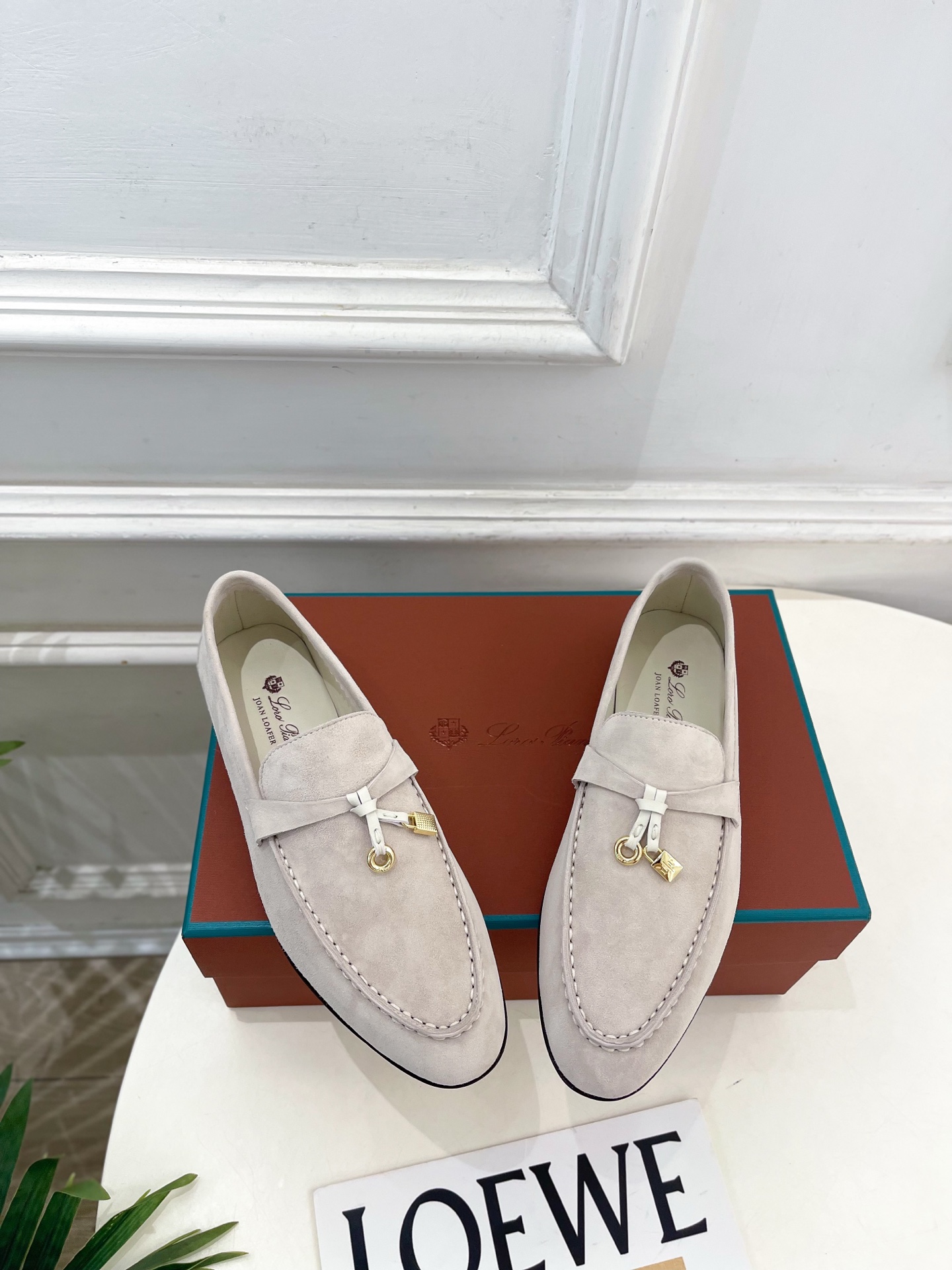 Loro Piana 乐悠翩雅 代购级别⚠️2026春夏新品 经典锁扣复古老钱风乐福鞋 ————————— LP是意大利 Loro Piana 乐悠翩雅 代购级别⚠️2026春夏新品 经典锁扣复古老钱风乐福鞋 ————————— LP是意大利