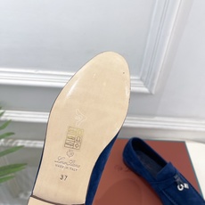 Loro Piana 乐悠翩雅 代购级别⚠️2026春夏新品 经典锁扣复古老钱风乐福鞋 ————————— LP是意大利 Loro Piana 乐悠翩雅 代购级别⚠️2026春夏新品 经典锁扣复古老钱风乐福鞋 ————————— LP是意大利