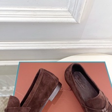 Loro Piana 乐悠翩雅 代购级别⚠️2026春夏新品 经典锁扣复古老钱风乐福鞋 ————————— LP是意大利 Loro Piana 乐悠翩雅 代购级别⚠️2026春夏新品 经典锁扣复古老钱风乐福鞋 ————————— LP是意大利