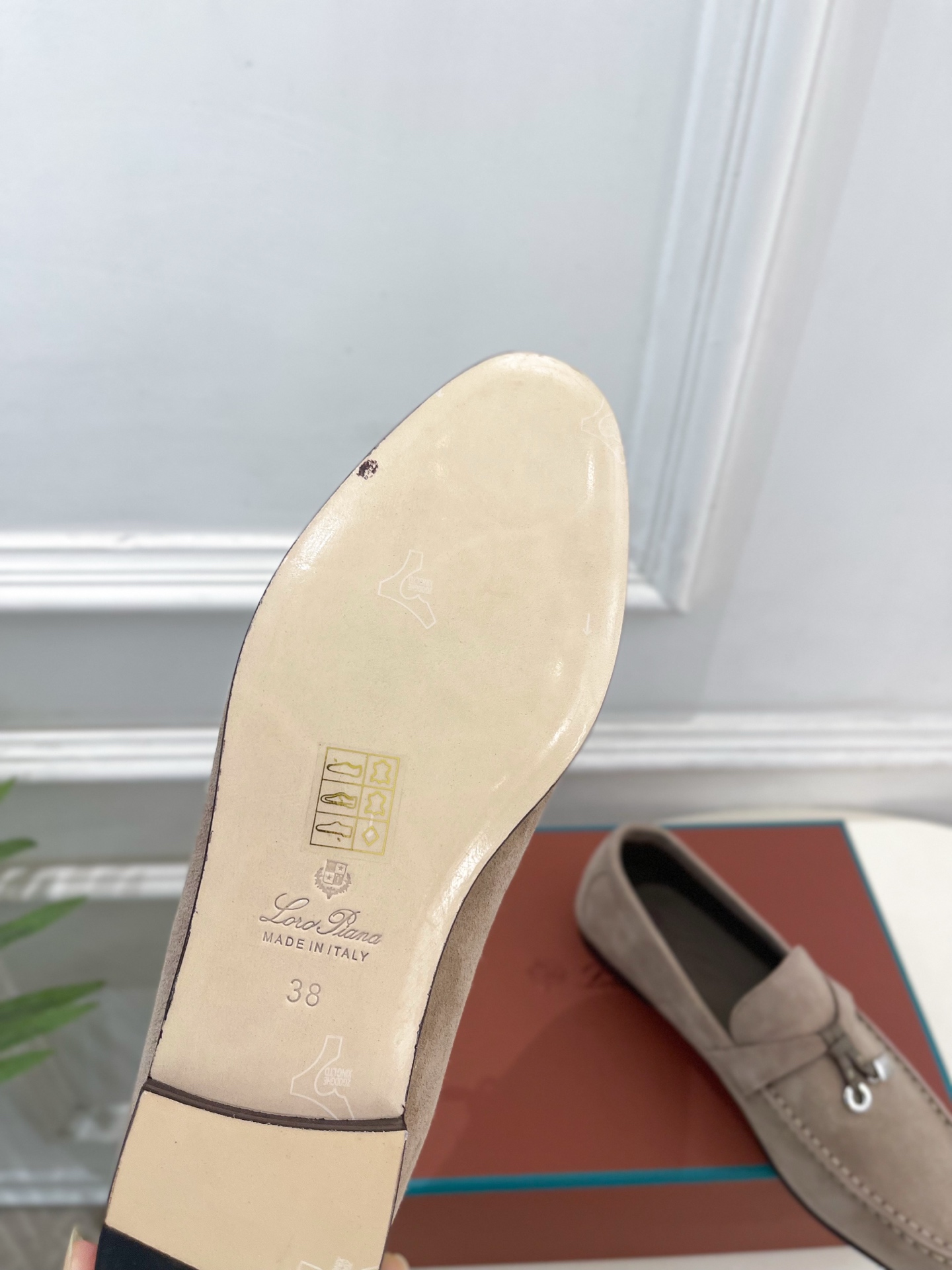 Loro Piana 乐悠翩雅 代购级别⚠️2026春夏新品 经典锁扣复古老钱风乐福鞋 ————————— LP是意大利 Loro Piana 乐悠翩雅 代购级别⚠️2026春夏新品 经典锁扣复古老钱风乐福鞋 ————————— LP是意大利