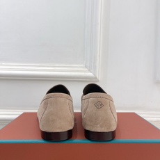 Loro Piana 乐悠翩雅 代购级别⚠️2026春夏新品 经典锁扣复古老钱风乐福鞋 ————————— LP是意大利 Loro Piana 乐悠翩雅 代购级别⚠️2026春夏新品 经典锁扣复古老钱风乐福鞋 ————————— LP是意大利