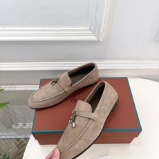 Loro Piana 乐悠翩雅 代购级别⚠️2026春夏新品 经典锁扣复古老钱风乐福鞋 ————————— LP是意大利 Loro Piana 乐悠翩雅 代购级别⚠️2026春夏新品 经典锁扣复古老钱风乐福鞋 ————————— LP是意大利