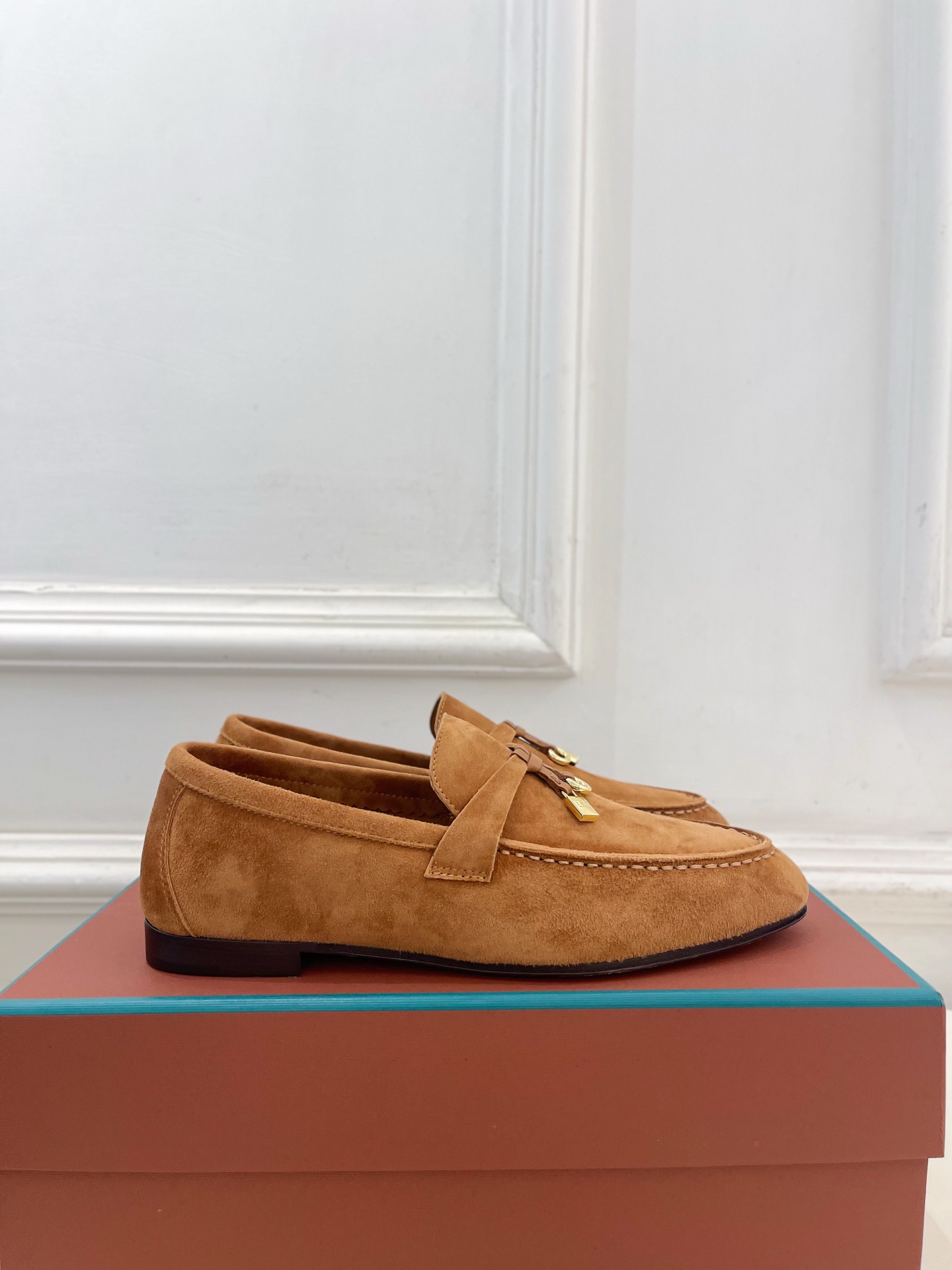 Loro Piana 乐悠翩雅 代购级别⚠️2026春夏新品 经典锁扣复古老钱风乐福鞋 ————————— LP是意大利 Loro Piana 乐悠翩雅 代购级别⚠️2026春夏新品 经典锁扣复古老钱风乐福鞋 ————————— LP是意大利